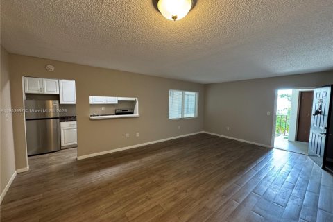 Снять в аренду квартиру в Майами, Флорида 1 спальня, 78.97м2, № 1957246 - фото 1