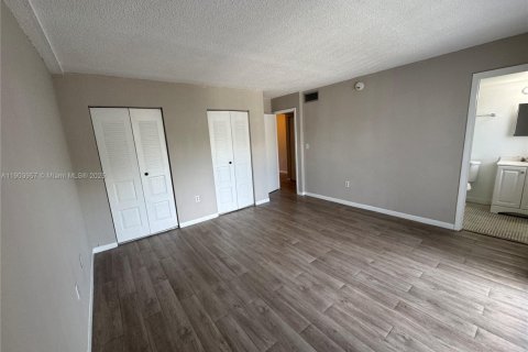 Снять в аренду квартиру в Майами, Флорида 1 спальня, 78.97м2, № 1957246 - фото 11