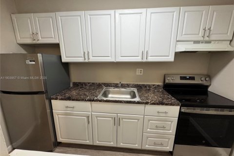 Снять в аренду квартиру в Майами, Флорида 1 спальня, 78.97м2, № 1957246 - фото 7