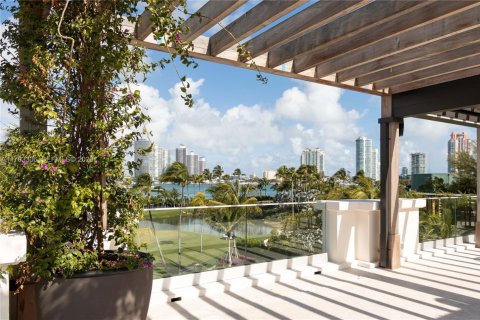 Villa ou maison à vendre à Miami Beach, Floride: 7 chambres, 1158.49 m2 № 2270739 - photo 21