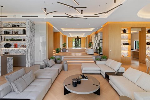 Villa ou maison à vendre à Miami Beach, Floride: 7 chambres, 1158.49 m2 № 2270739 - photo 9