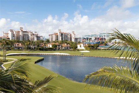 Villa ou maison à vendre à Miami Beach, Floride: 7 chambres, 1158.49 m2 № 2270739 - photo 12