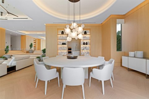 Villa ou maison à vendre à Miami Beach, Floride: 7 chambres, 1158.49 m2 № 2270739 - photo 13