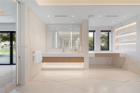 Villa ou maison à vendre à Miami Beach, Floride: 7 chambres, 1158.49 m2 № 2270739 - photo 19