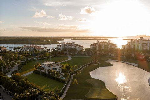 Villa ou maison à vendre à Miami Beach, Floride: 7 chambres, 1158.49 m2 № 2270739 - photo 2