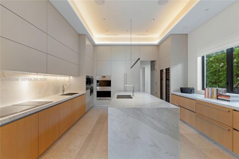 Villa ou maison à vendre à Miami Beach, Floride: 7 chambres, 1158.49 m2 № 2270739 - photo 15