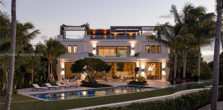 Villa ou maison à Miami Beach, Floride 7 chambres, 1158.49 m2 № 2270739