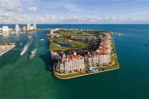 Villa ou maison à vendre à Miami Beach, Floride: 7 chambres, 1158.49 m2 № 2270739 - photo 3