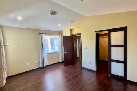 Снять в аренду таунхаус в Холливуд, Флорида 3 спальни, 162.39м2, № 1990899 - фото 27