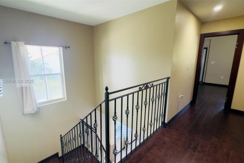 Снять в аренду таунхаус в Холливуд, Флорида 3 спальни, 162.39м2, № 1990899 - фото 19