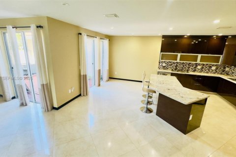 Снять в аренду таунхаус в Холливуд, Флорида 3 спальни, 162.39м2, № 1990899 - фото 6