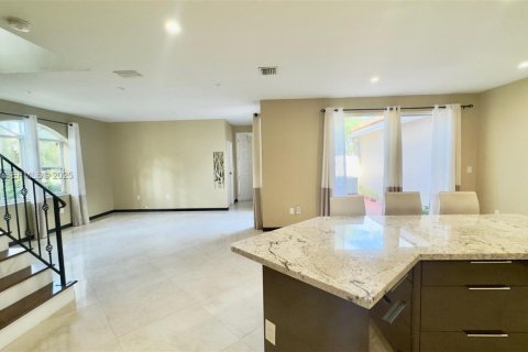 Снять в аренду таунхаус в Холливуд, Флорида 3 спальни, 162.39м2, № 1990899 - фото 11