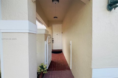 Снять в аренду таунхаус в Холливуд, Флорида 3 спальни, 162.39м2, № 1990899 - фото 5