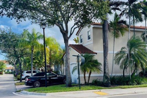 Снять в аренду таунхаус в Холливуд, Флорида 3 спальни, 162.39м2, № 1990899 - фото 3