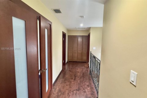 Снять в аренду таунхаус в Холливуд, Флорида 3 спальни, 162.39м2, № 1990899 - фото 22