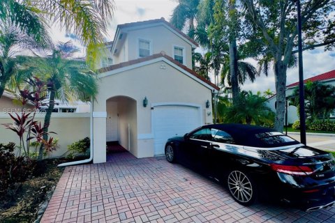 Снять в аренду таунхаус в Холливуд, Флорида 3 спальни, 162.39м2, № 1990899 - фото 1