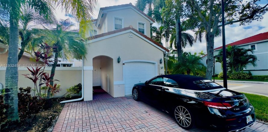 Таунхаус в Холливуд, Флорида 3 спальни, 162.39м2 № 1990899