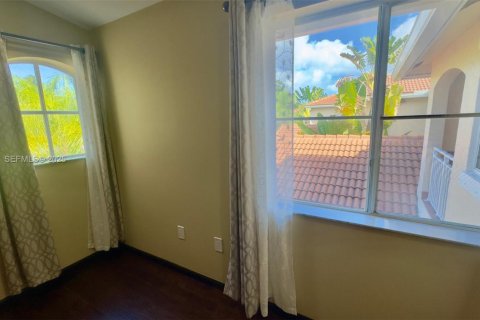 Снять в аренду таунхаус в Холливуд, Флорида 3 спальни, 162.39м2, № 1990899 - фото 30