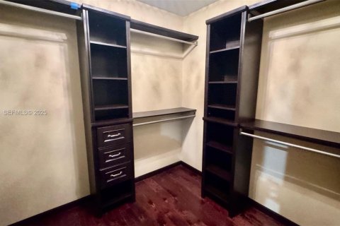 Снять в аренду таунхаус в Холливуд, Флорида 3 спальни, 162.39м2, № 1990899 - фото 29