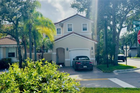 Снять в аренду таунхаус в Холливуд, Флорида 3 спальни, 162.39м2, № 1990899 - фото 2