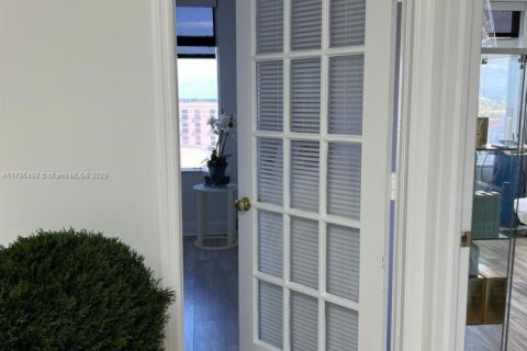 Propiedad comercial en venta en West Palm Beach, Florida № 1671157 - foto 7