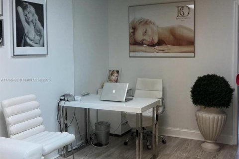 Propiedad comercial en venta en West Palm Beach, Florida № 1671157 - foto 6
