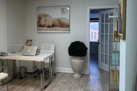 Propiedad comercial en venta en West Palm Beach, Florida № 1671157 - foto 2