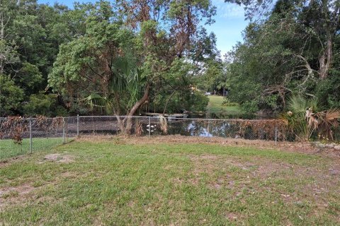 House in New Port Richey, Florida 3 bedrooms, 202.62 sq.m. № 2157371 - photo 11
