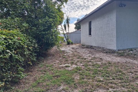 House in New Port Richey, Florida 3 bedrooms, 202.62 sq.m. № 2157371 - photo 14