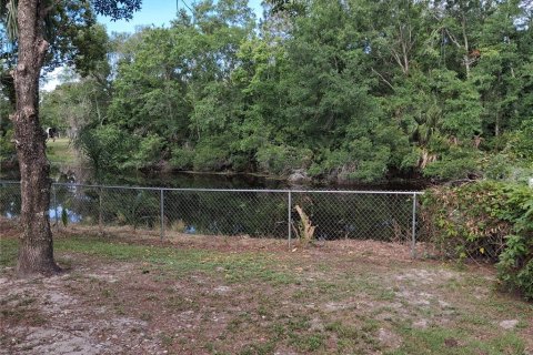 House in New Port Richey, Florida 3 bedrooms, 202.62 sq.m. № 2157371 - photo 8