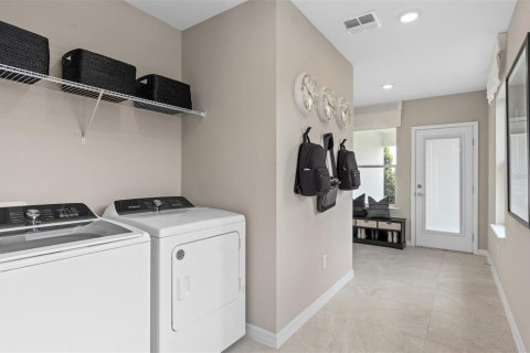 House in Orlando, Florida 4 bedrooms, 159.33 sq.m. № 1842054 - photo 22