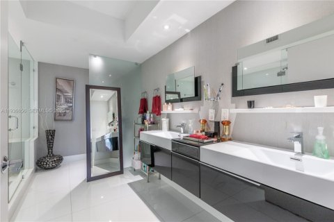 Купить кондоминиум в Санни-Айлс-Бич, Флорида 2 спальни, 175.21м2, № 2054461 - фото 17