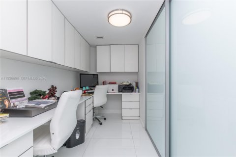 Купить кондоминиум в Санни-Айлс-Бич, Флорида 2 спальни, 175.21м2, № 2054461 - фото 18