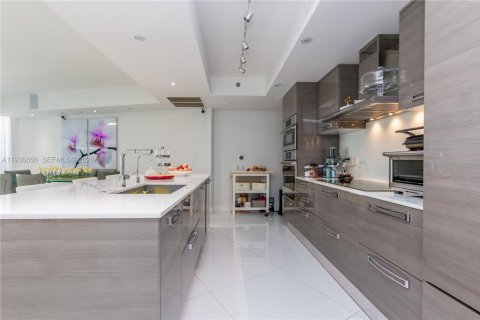 Купить кондоминиум в Санни-Айлс-Бич, Флорида 2 спальни, 175.21м2, № 2054461 - фото 7