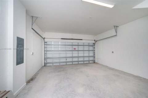 Touwnhouse à louer à Miami, Floride: 3 chambres, 183.48 m2 № 2027040 - photo 6