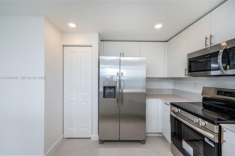 Touwnhouse à louer à Miami, Floride: 3 chambres, 183.48 m2 № 2027040 - photo 10