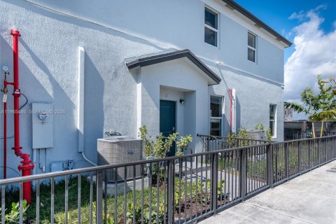 Touwnhouse à louer à Miami, Floride: 3 chambres, 183.48 m2 № 2027040 - photo 3