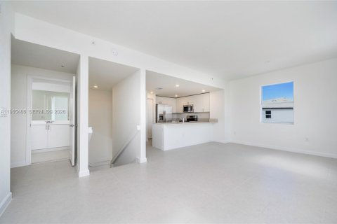 Touwnhouse à louer à Miami, Floride: 3 chambres, 183.48 m2 № 2027040 - photo 13