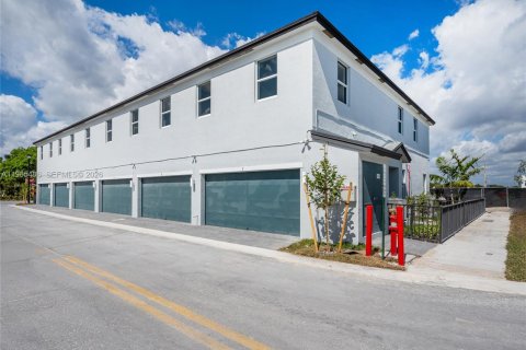 Touwnhouse à Miami, Floride 3 chambres, 183.48 m2 № 2027040