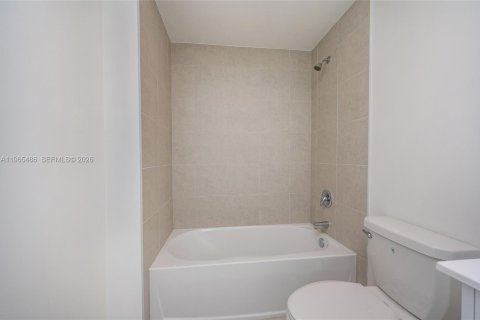 Touwnhouse à louer à Miami, Floride: 3 chambres, 183.48 m2 № 2027040 - photo 18