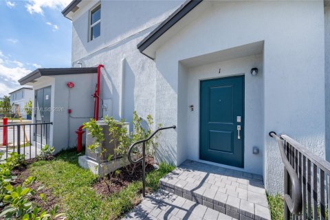 Touwnhouse à louer à Miami, Floride: 3 chambres, 183.48 m2 № 2027040 - photo 4