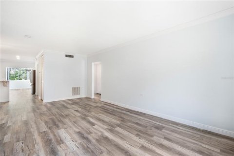 Condo in Saint Petersburg, Florida, 2 bedrooms  № 1906832 - photo 8