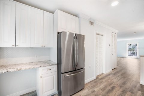 Condo in Saint Petersburg, Florida, 2 bedrooms  № 1906832 - photo 20