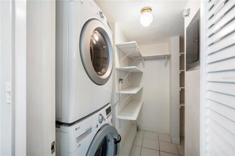 Condo in Saint Petersburg, Florida, 2 bedrooms  № 1906832 - photo 22