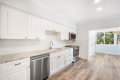 Condo in Saint Petersburg, Florida, 2 bedrooms  № 1906832 - photo 18