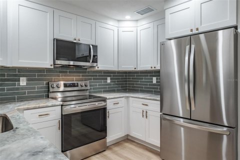 Villa ou maison à louer à Clearwater, Floride: 2 chambres, 88.26 m2 № 2427490 - photo 12