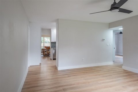 Villa ou maison à louer à Clearwater, Floride: 2 chambres, 88.26 m2 № 2427490 - photo 10