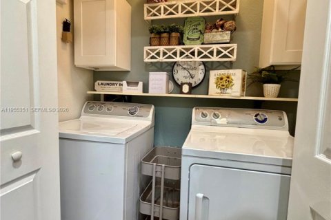 Townhouse in Cutler Bay, Florida 3 bedrooms, 166.02 sq.m. № 2010181 - photo 30