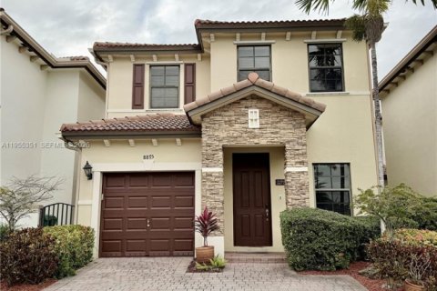 Townhouse in Cutler Bay, Florida 3 bedrooms, 166.02 sq.m. № 2010181