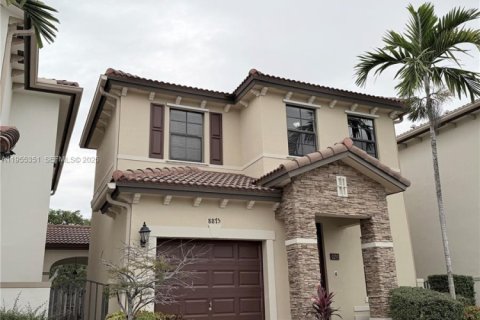 Townhouse in Cutler Bay, Florida 3 bedrooms, 166.02 sq.m. № 2010181 - photo 4